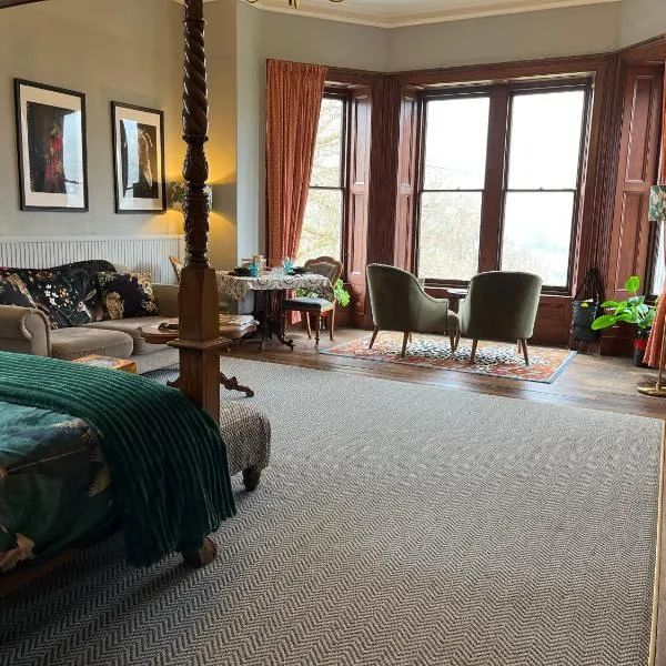 Viesnīca Cader en suite at Pen Y Coed Hall exclusive Luxury Hot Tub pilsētā Dolgeli