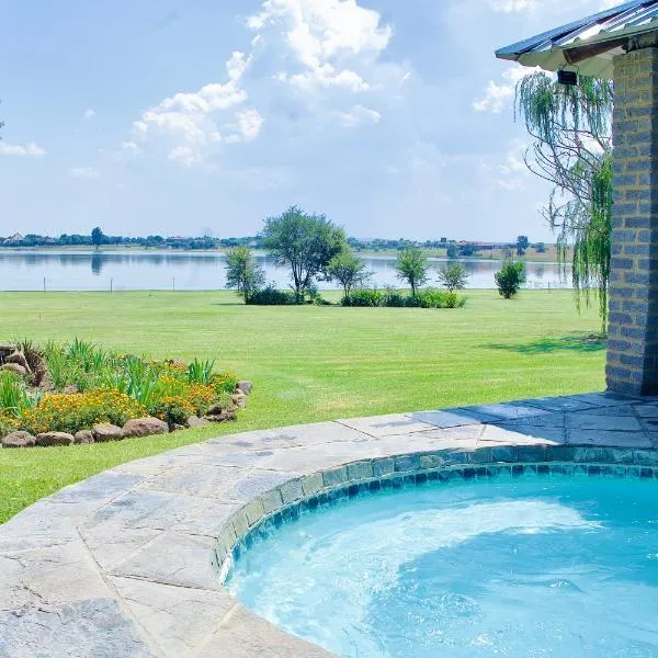 Vaal Dam Manor - Waters Edge – hotel w mieście Oranjeville
