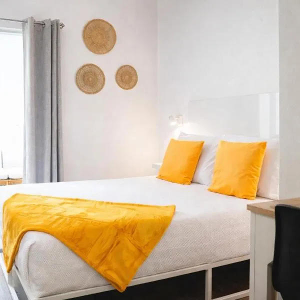 Social Lodge Cabouqueira Studios, hótel í Funchal