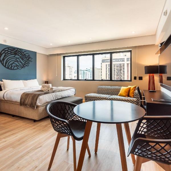 Studio em Hotel com Vaga e Limpeza Diária - M1013