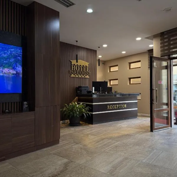 Hotel Parlament: Priştine'de bir otel