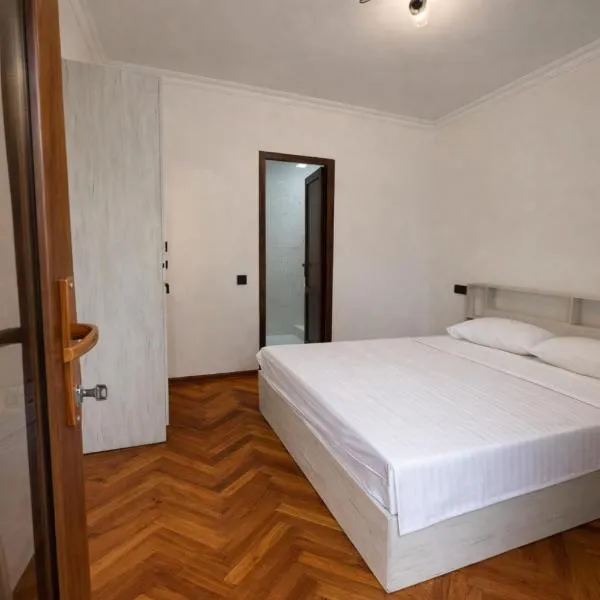 EleGaya Guest house, хотел в Иджеван