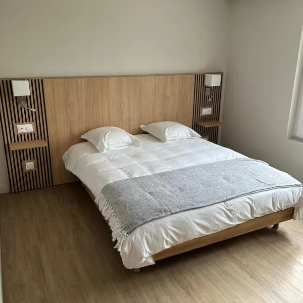 Hôtel L'escale des Hayons، فندق في Esclavelles