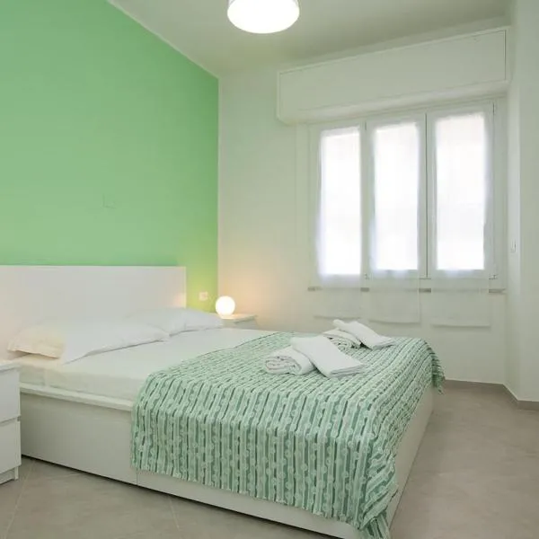Finalpia suite con box auto e deposito bici, Hotel in Finale Ligure
