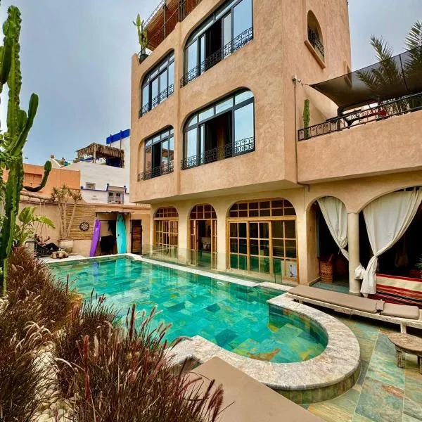 Riad Atlas Surf, hôtel à Tamraght Ouzdar