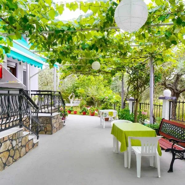 Studios Panagiotas House Astris, hotel v mestu Astris