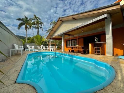 Casa espetacular com 5 quartos 50 metros do mar