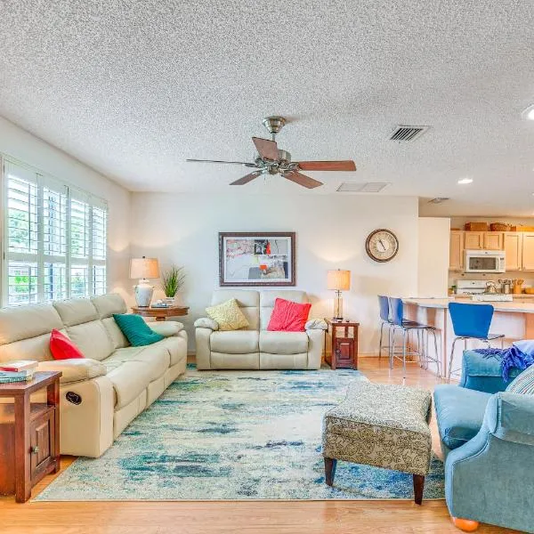 Home in The Villages with Lanai and Private Hot Tub!, hotel a The Villages