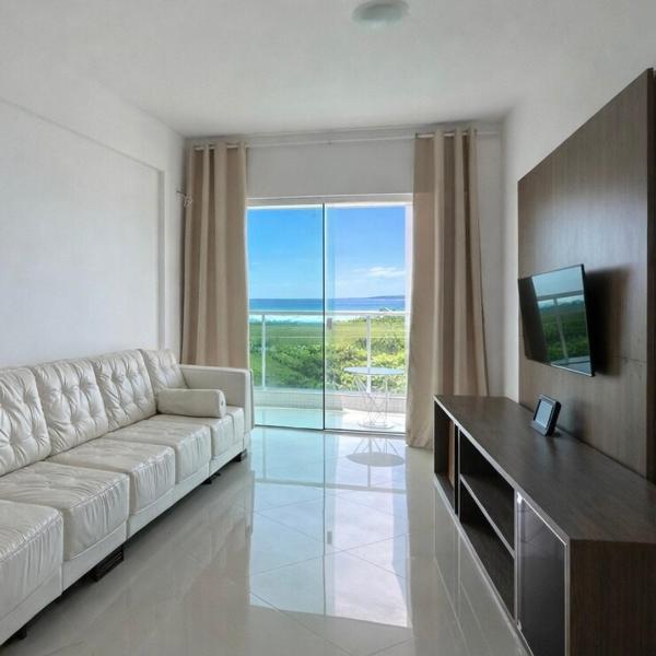 Beira-Mar Praia das Dunas, Varanda Ampla com Vista Mar - 2 Quartos, Suíte King Ar Condicionado, Wi-fi Rápido 500 Mb - Até 4 Hóspedes em Cabo Frio - Foto 2