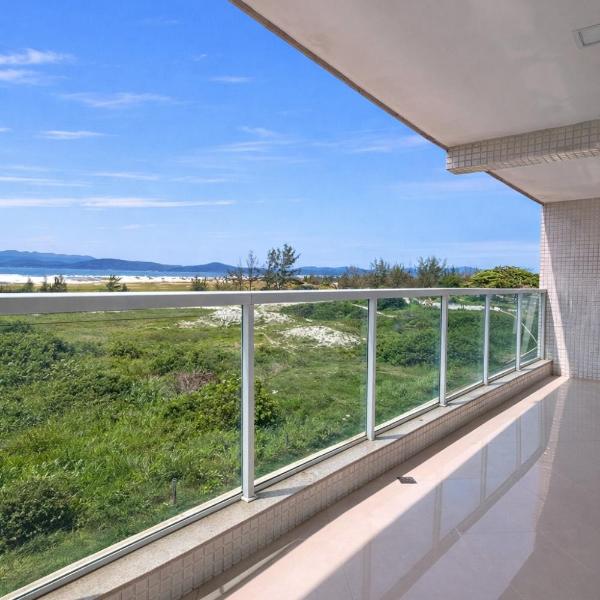 Beira-Mar Praia das Dunas, Varanda Ampla com Vista Mar - 2 Quartos, Suíte King Ar Condicionado, Wi-fi Rápido 500 Mb - Até 4 Hóspedes em Cabo Frio - Foto 4