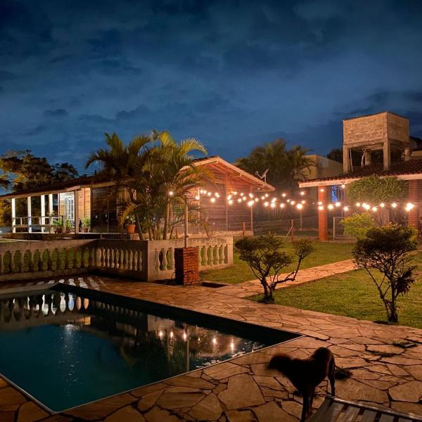 Quarto Outono em Casa de Madeira com Piscina no Alto da Serra - PetFriendly