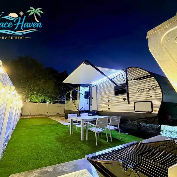 Grace Haven RV Retreat Near Beach with Private Patio, khách sạn ở Tarpon Springs