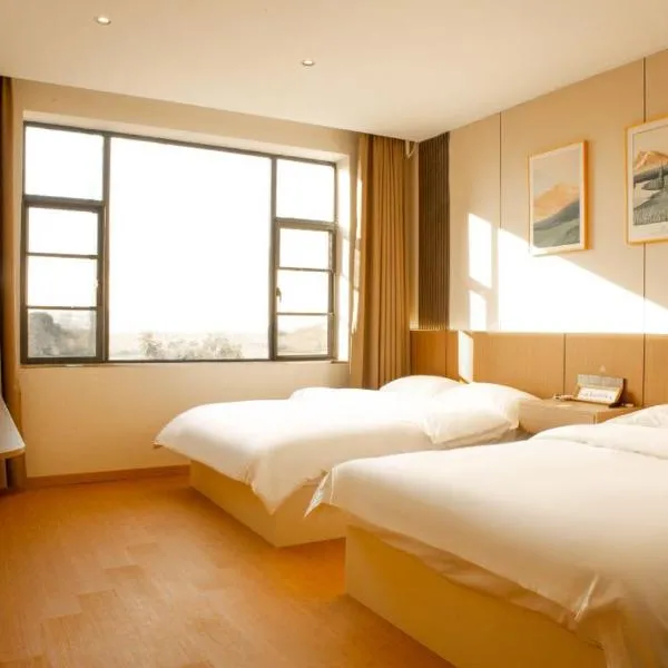 ChuYue Hotel-Xiangyang East Station Branch, hotell i Xiangyang