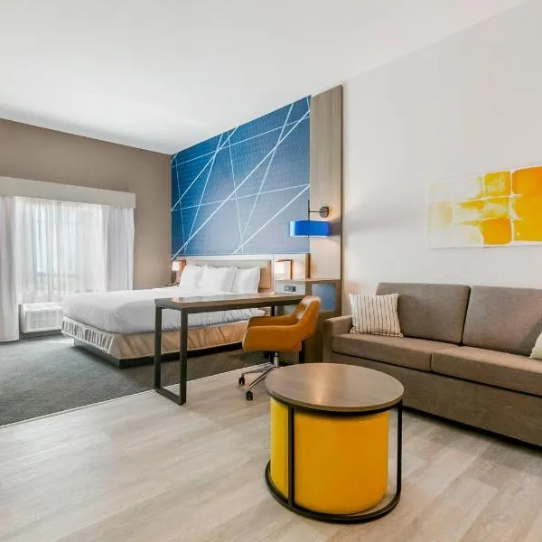 Comfort Inn & Suites Houma، فندق في هوما