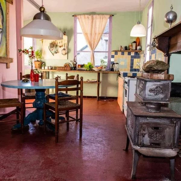 petite maison artistique, hotel in Saint-Plantaire