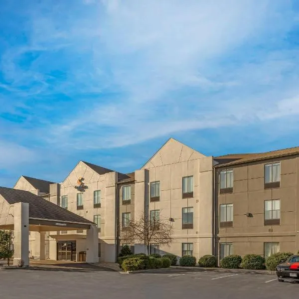 Comfort Inn Sullivan, hotel di Sullivan