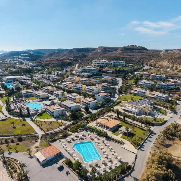 Grand Blue Beach Hotel, хотел в Кардамаина