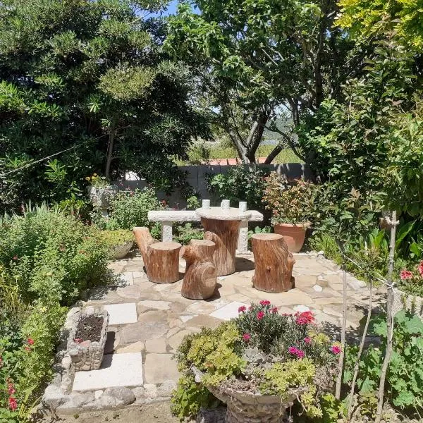 Guest House Green Corner Supetarska Draga, hotel u gradu 'Supetarska Draga'