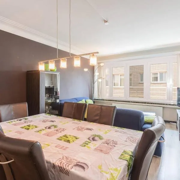 Spacious apartment for 7 people, hotel u gradu 'Oostende'
