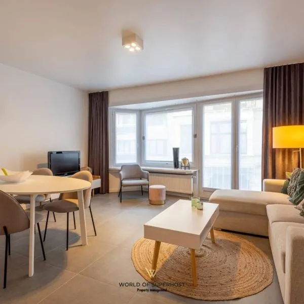 Spacious apartment closeby the sea up to 6 people!, hotell i Oostende