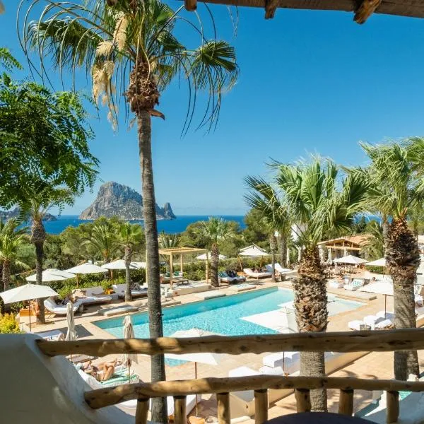 Petunia Ibiza, a Beaumier hotel: Cala Vadella'da bir otel