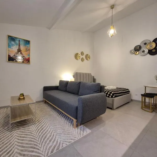 Suite Tendance Chic Orly - Aéroport - Métro 14, hotel u gradu Orli