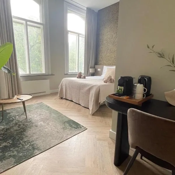 Luxe suite - new bed - WiFi- Safe city center – hotel w mieście Tilburg