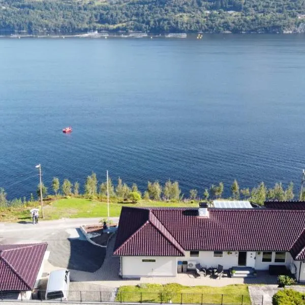 Large house by the sea, hotel sa Bergen
