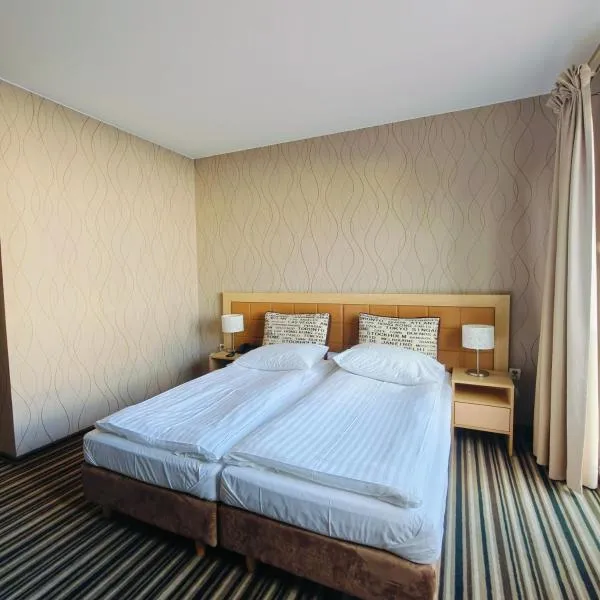 Hotel Riviera, hotel u gradu 'Mierzyn'