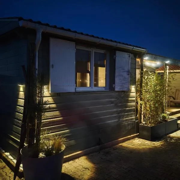 Chalet 47m2 climatisé, piscine,linge fourni, hotel in Gujan-Mestras