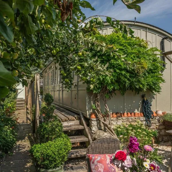 The Railway Carriage Helmsley, hotel in Helmsley