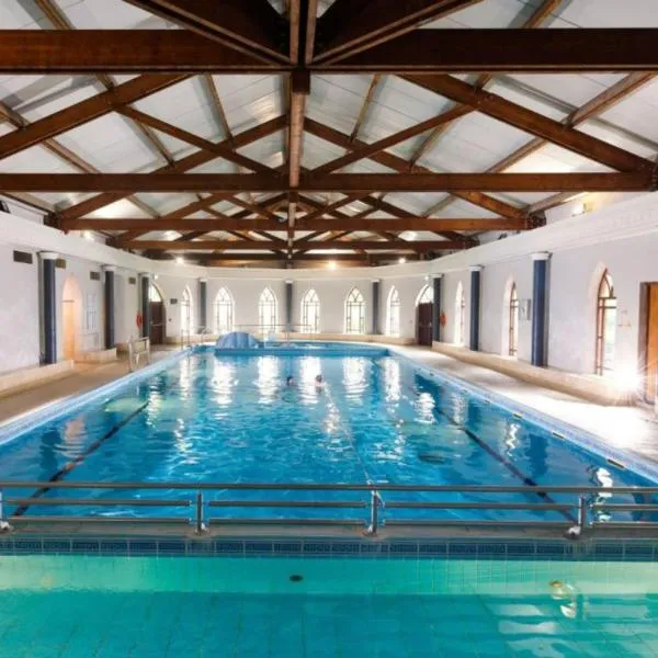 Abbey Court، فندق في نيناغ