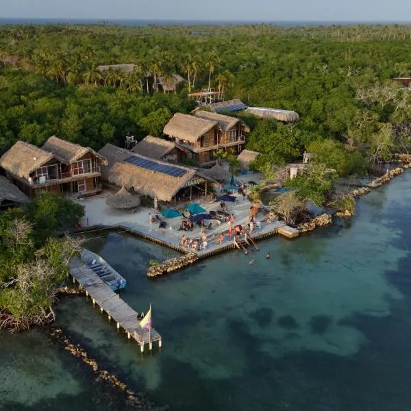 Santa Lova Eco-hostel Isla Tintipan, hotel in Tintipan Island