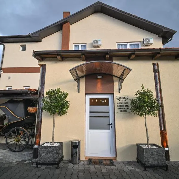 Five stars, מלון 