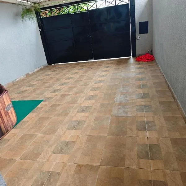 Quarto casal Px aeroporto Garagem, hotel v destinácii Cascavel