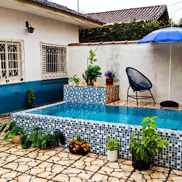 Casa de praia com piscina e área externa gourmet