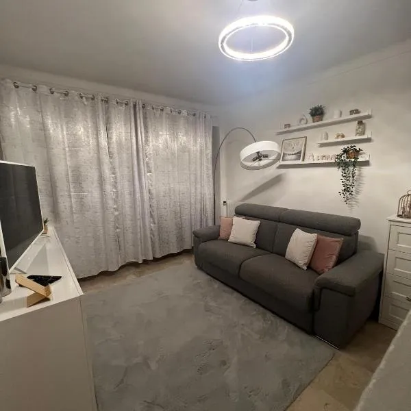 Studio cosy avec balcon, à 5 min de la mer Roquebrune-Cap-Martin et de Menton, Hotel in Roquebrune-Cap-Martin