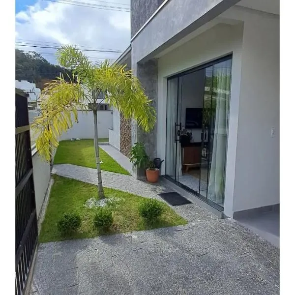 Casa em Penha perto das praias e Beto Carrero, hotel in Penha