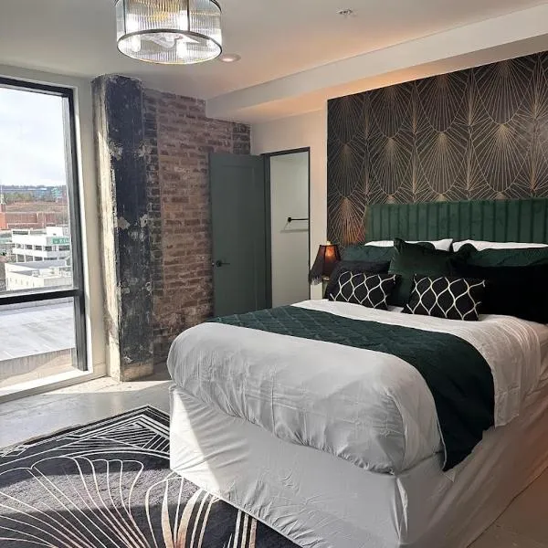 Gilded Skyline, Walk Everywhere, 7th-Floor Views, отель в Чаттануге