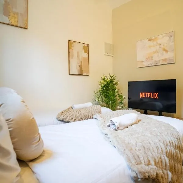 20 minutes from Gatwick airport!, Hotel in Purley