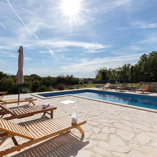 La Casa del Gelso-house with heated Pool and BBQ, viešbutis mieste Hrvace