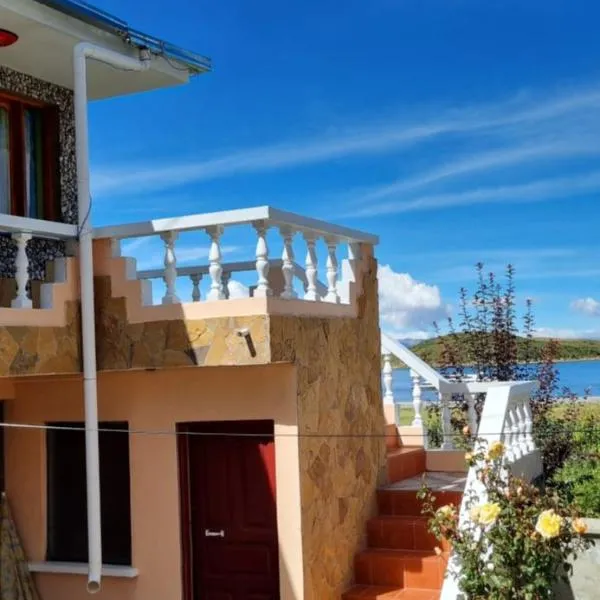 Hostal Inti Uma Kala, hotel sa Comunidad Challapampa