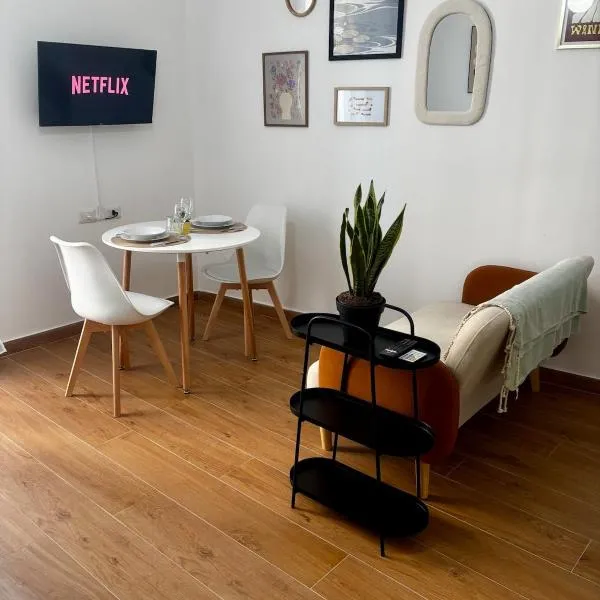 Studio Apartament - Luna 2, hotel di Milan