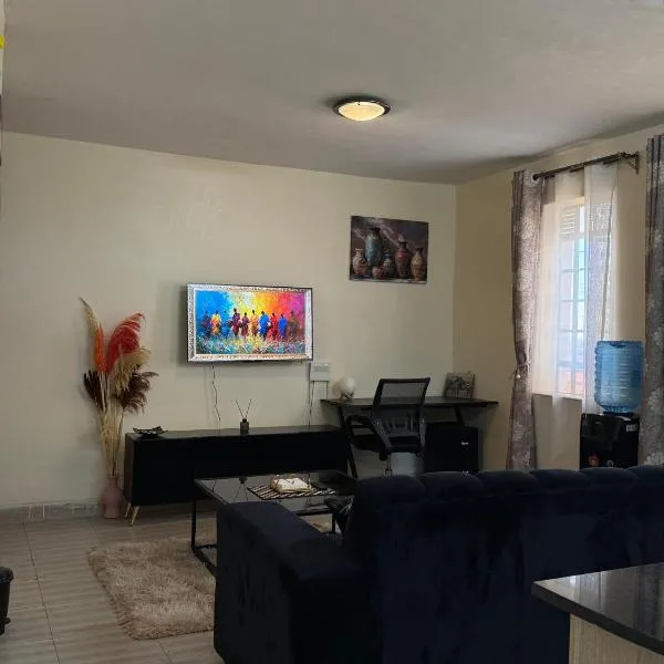 Ngong Elegant Apartment with Balcony and rooftop lounge at The Moon Stays, hotel a Ngong