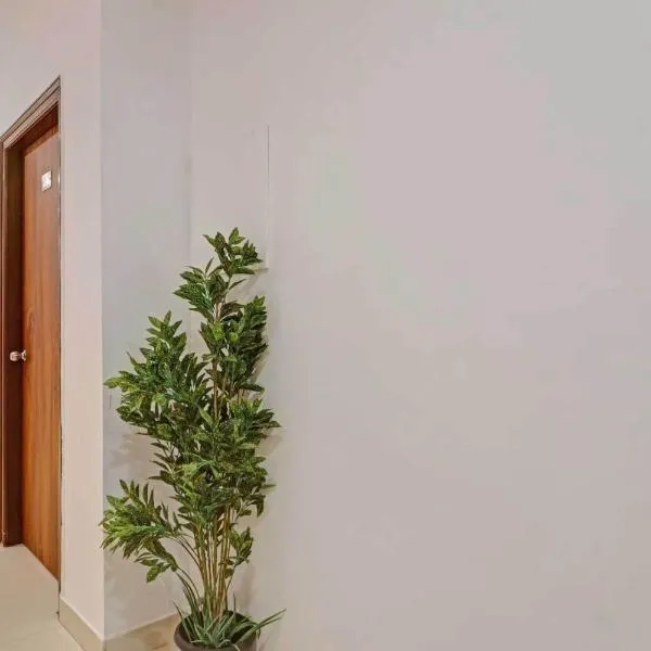 Super Townhouse Rcc Pride, hótel í Hyderabad