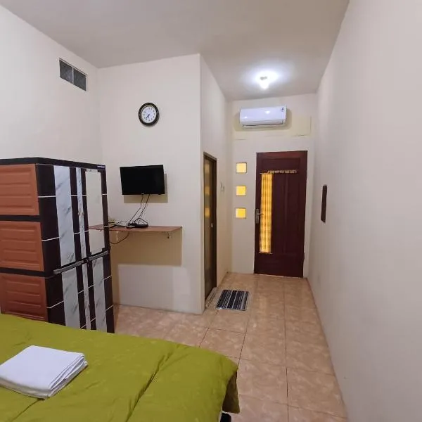 Irma Guest House Syariah, hotel in Temenggungan