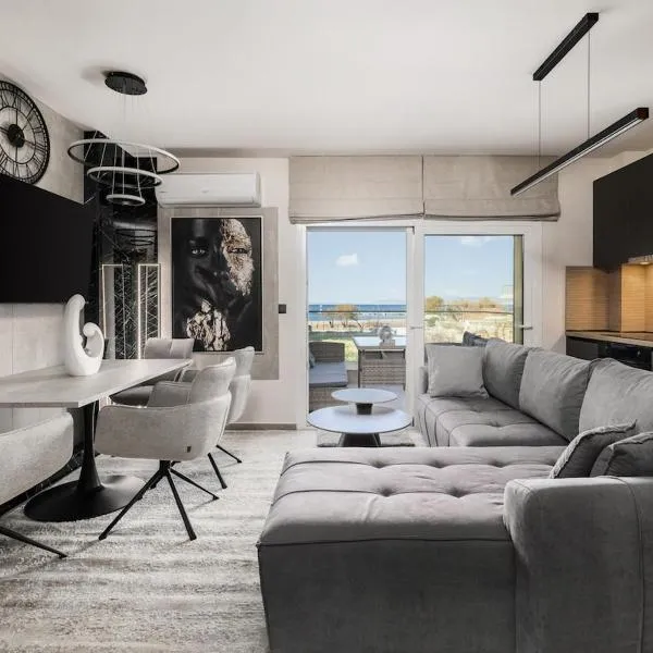 Blazer suite on the sea, hotel v destinácii Néoi Epivátai