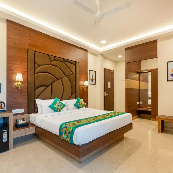 Treebo Premium Pine Tree Courtyard, hotel sa Chennai