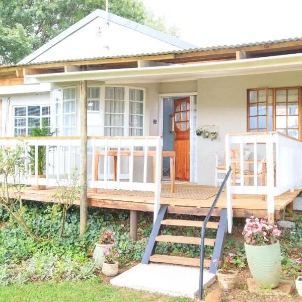 JoyWood Cottages, hotel in Himeville