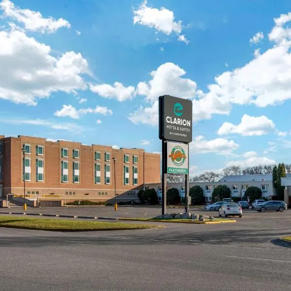 브랜든에 위치한 호텔 Clarion Hotel & Suites